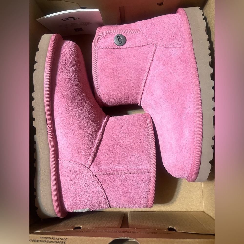 Little Girls Uggs. Never worn
